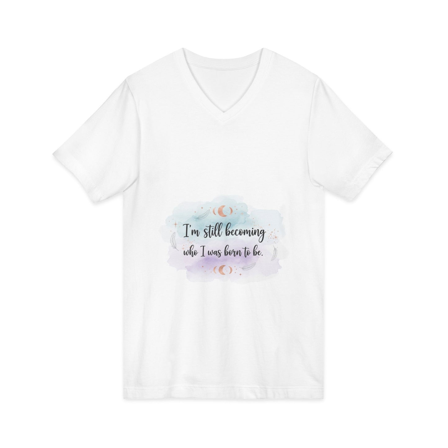 Inspirational V-Neck Tee — "I'm Still Becoming Who I Was Born To Be" - Camiseta Inspiradora com Decote V — "Ainda Estou Me Tornando Quem Nasci Para Ser"