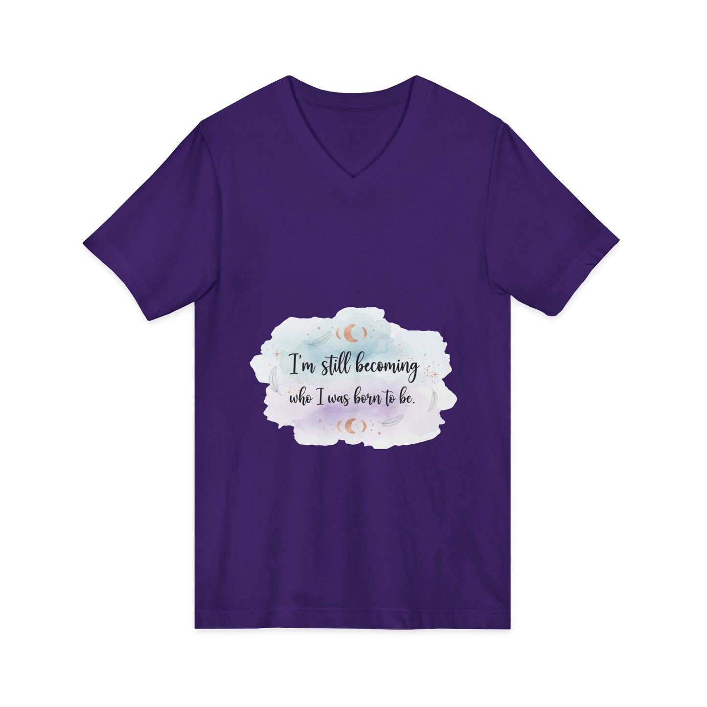 Inspirational V-Neck Tee — "I'm Still Becoming Who I Was Born To Be" - Camiseta Inspiradora com Decote V — "Ainda Estou Me Tornando Quem Nasci Para Ser"