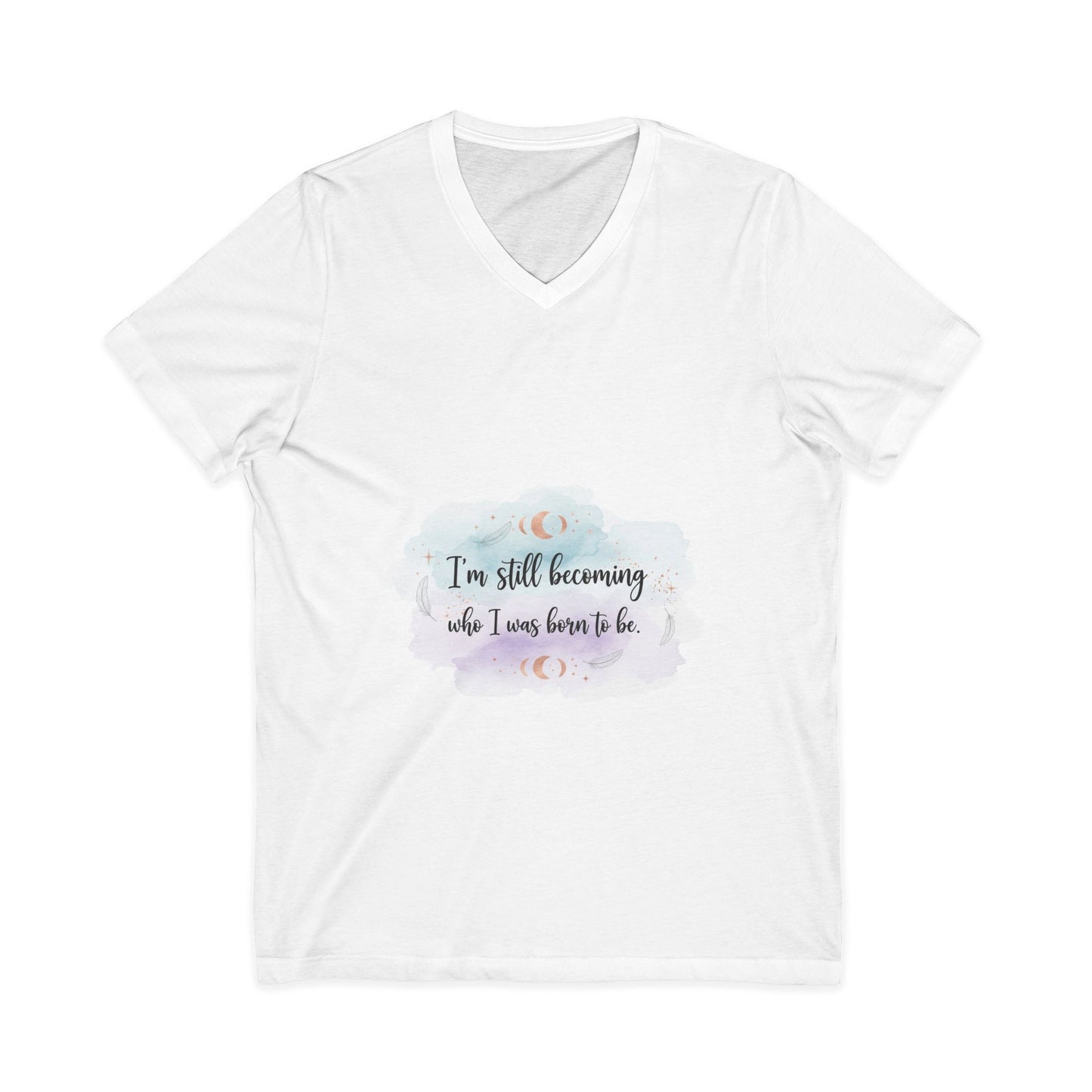 Inspirational V-Neck Tee — "I'm Still Becoming Who I Was Born To Be" - Camiseta Inspiradora com Decote V — "Ainda Estou Me Tornando Quem Nasci Para Ser"