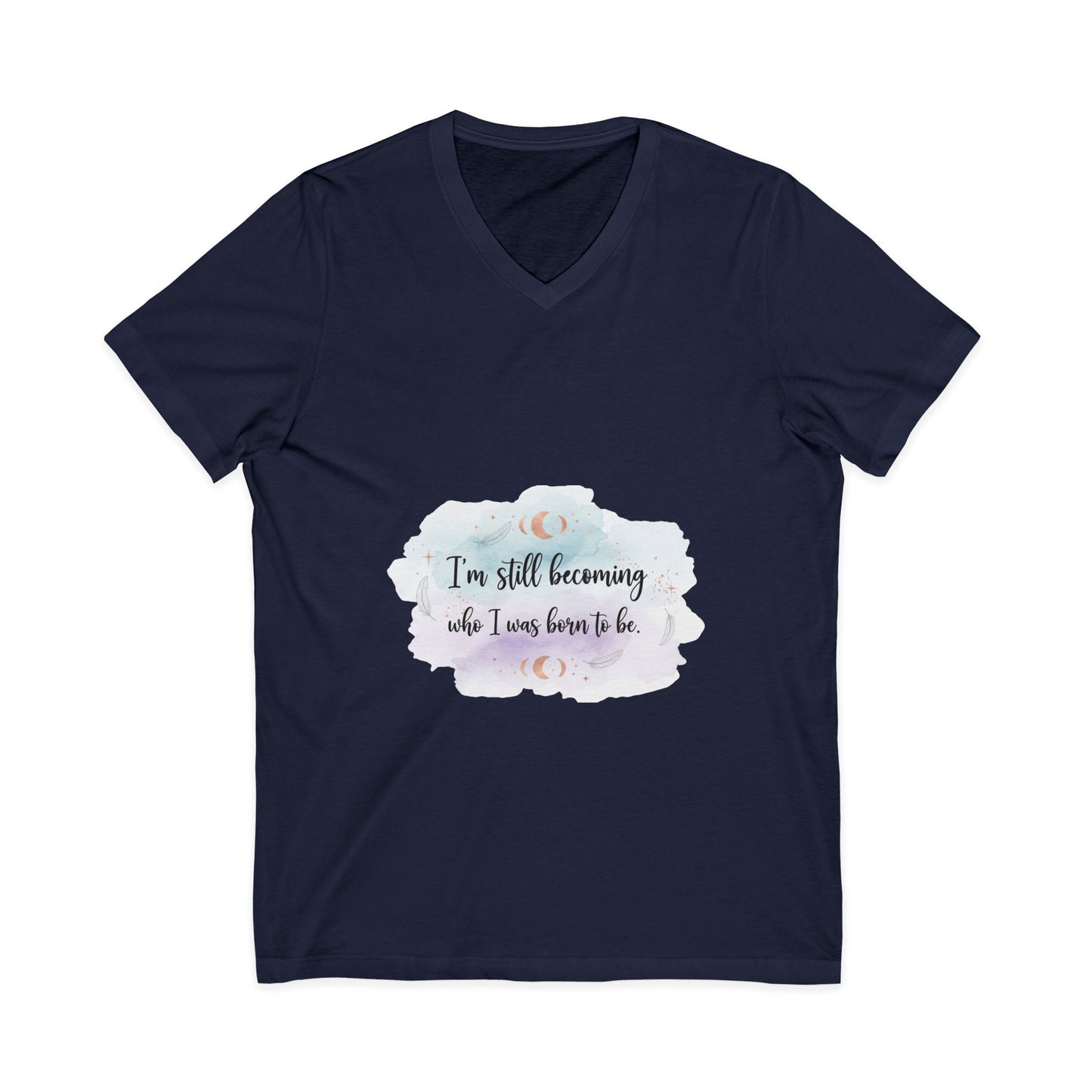 Inspirational V-Neck Tee — "I'm Still Becoming Who I Was Born To Be" - Camiseta Inspiradora com Decote V — "Ainda Estou Me Tornando Quem Nasci Para Ser"