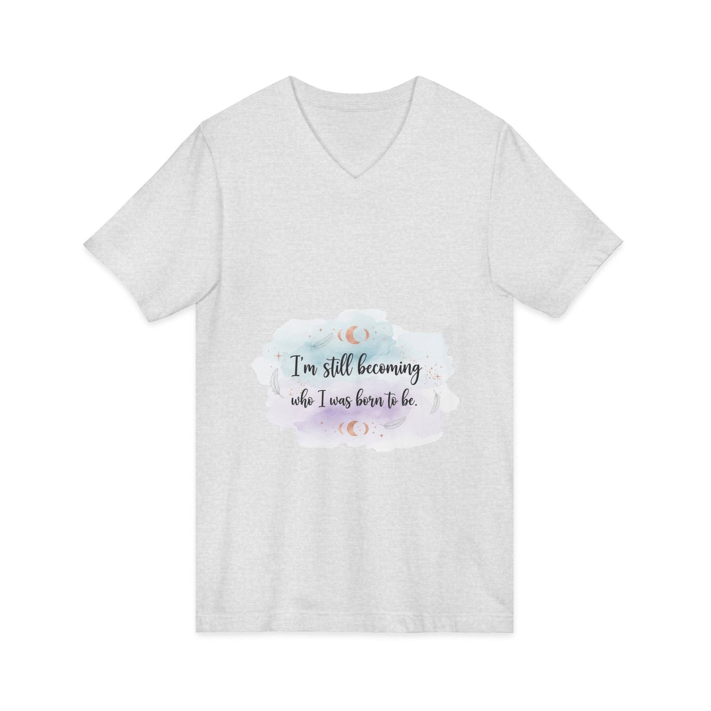 Inspirational V-Neck Tee — "I'm Still Becoming Who I Was Born To Be" - Camiseta Inspiradora com Decote V — "Ainda Estou Me Tornando Quem Nasci Para Ser"